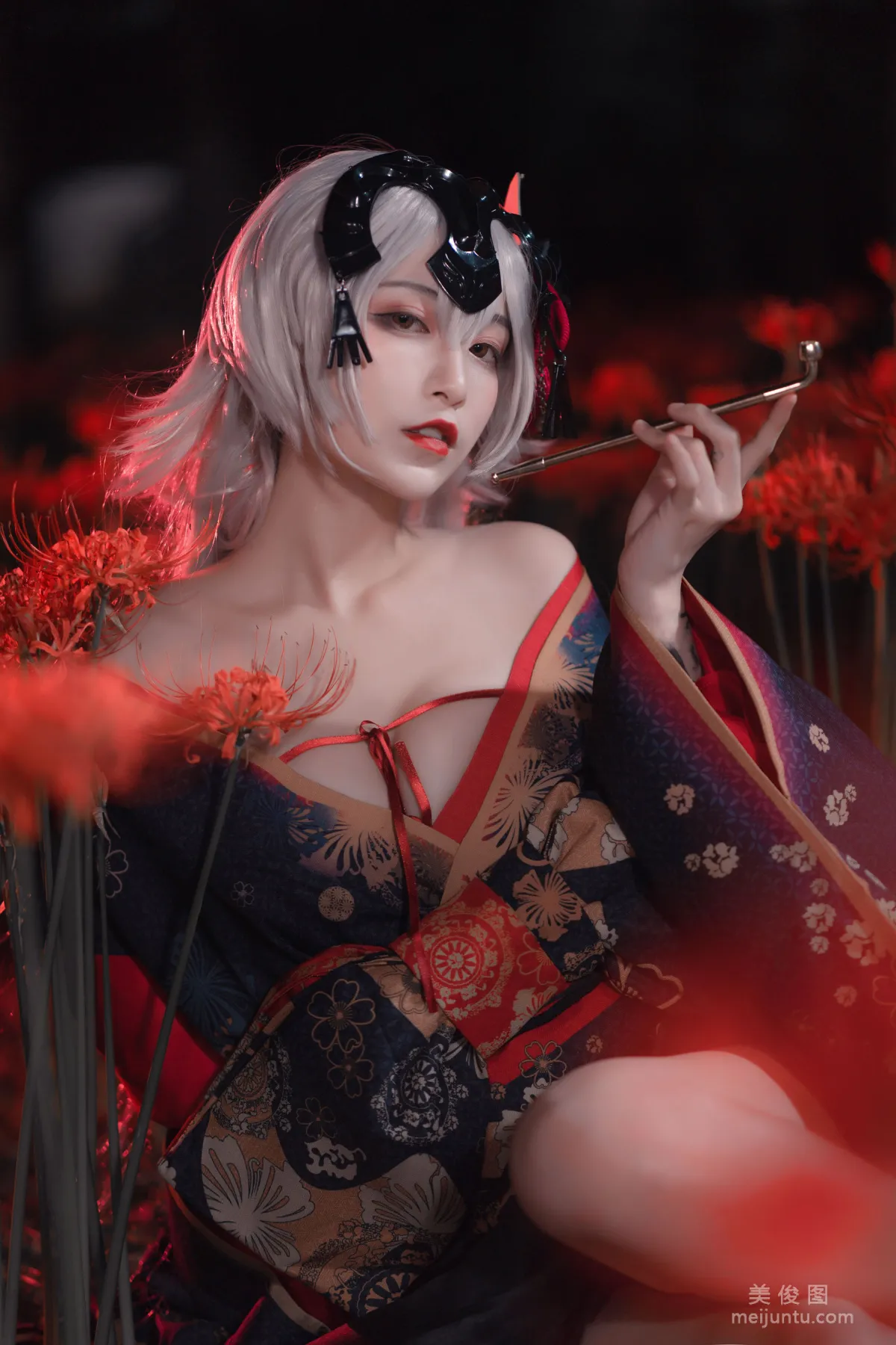 动漫博主铁板烧鬼舞w 《黑贞》 写真集