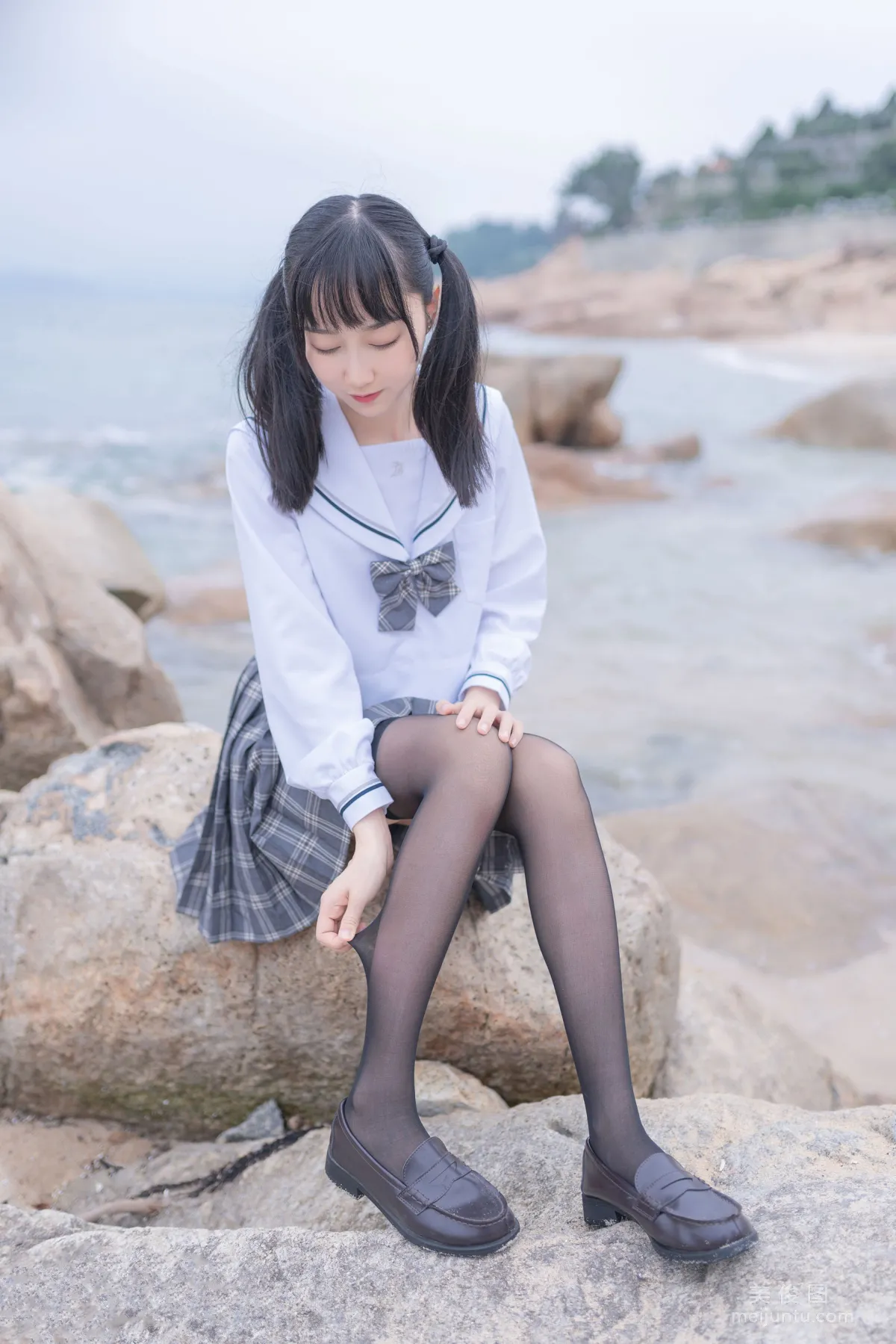 [COS福利] 小姐姐木绵绵OwO 《海边JK》 写真集