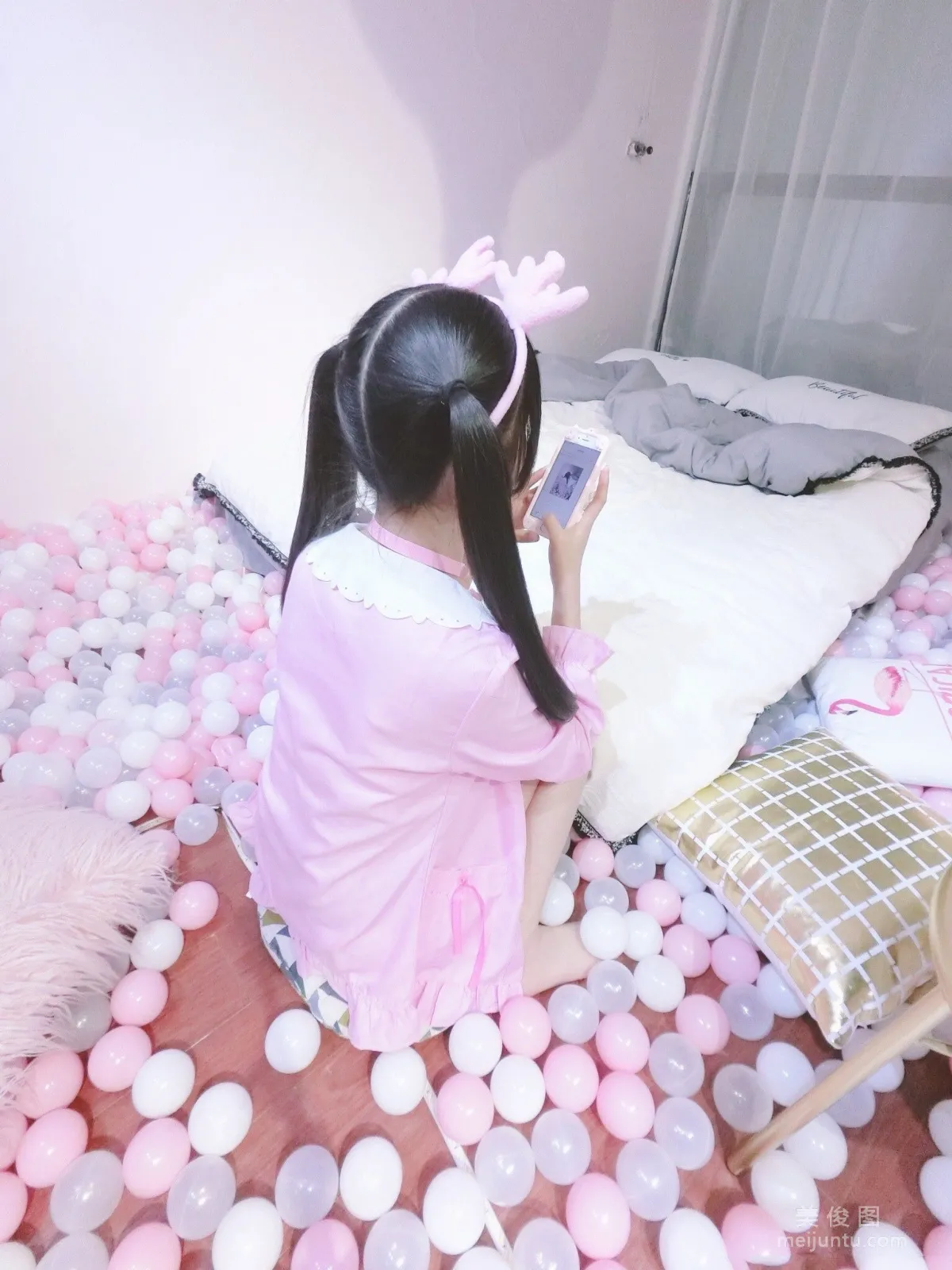 [COS福利] 似喵 《睡衣》 写真集