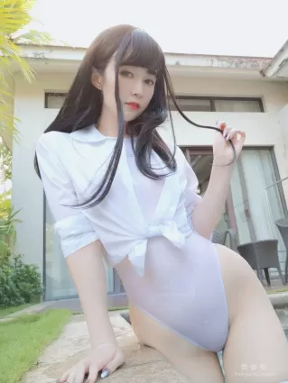 Coser小姐姐白银 《游泳课》 写真集