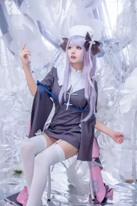 大眼萌妹黑猫猫OvO 《女灶神》 写真集