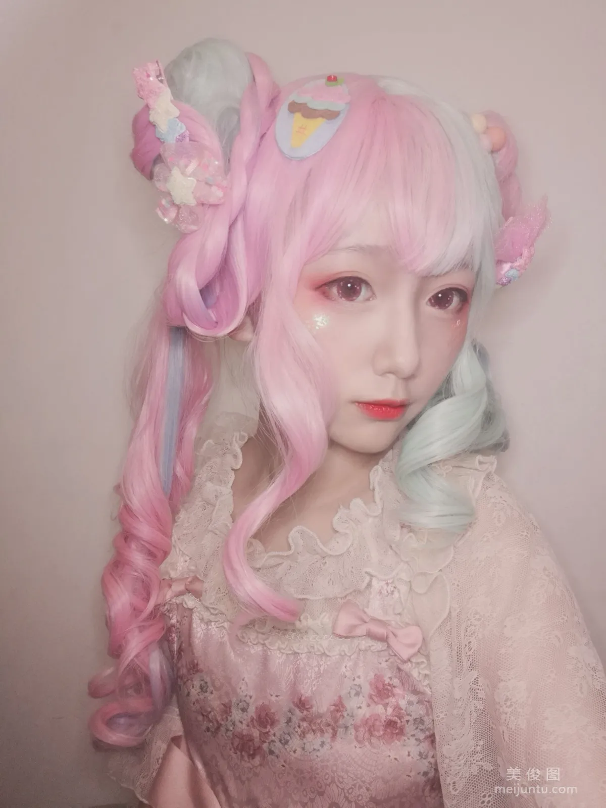 [COS福利] 动漫博主弦音sic 《lolita草莓薄荷冰淇淋》 写真集
