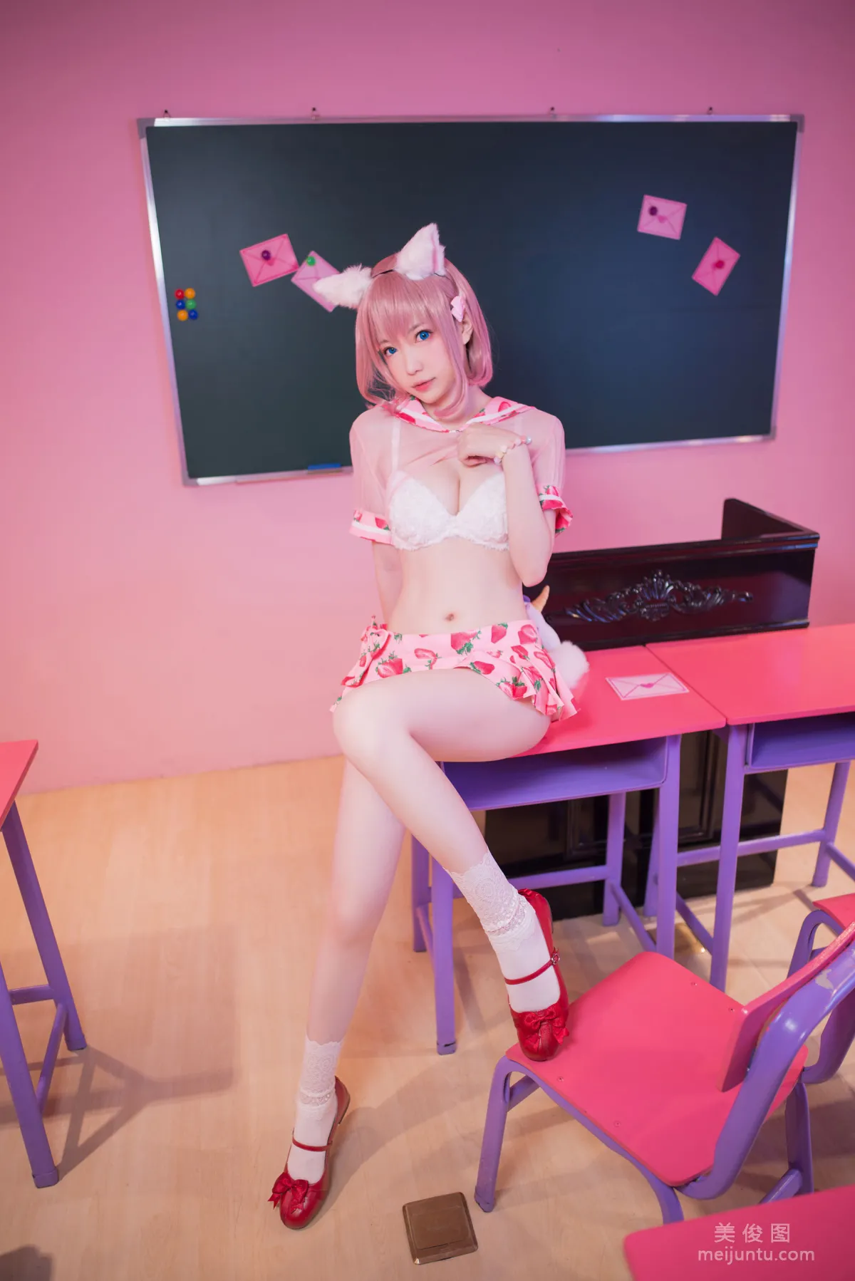 大胸萌妹妖少you1 《草莓蛋糕猫》 写真集