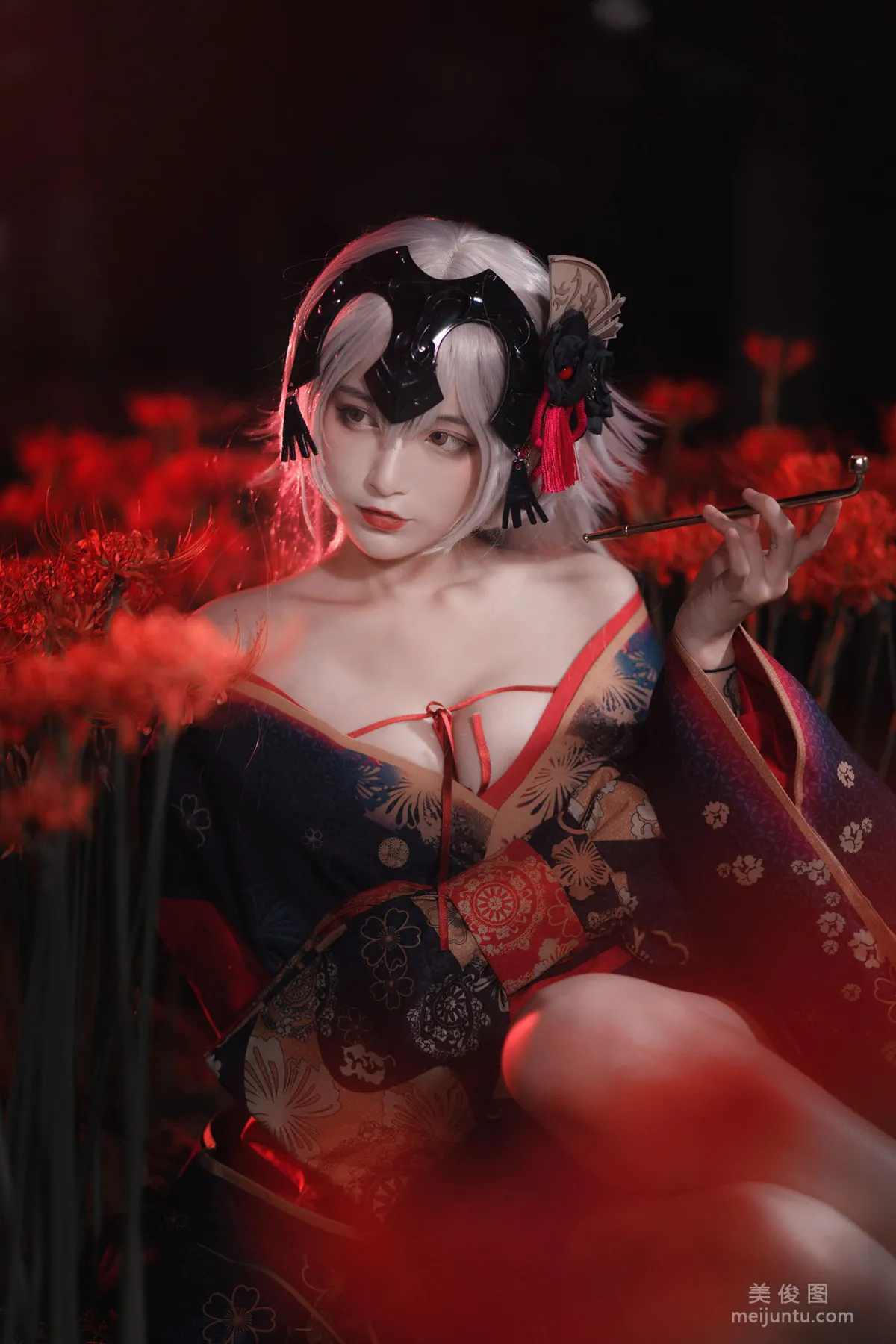 动漫博主铁板烧鬼舞w 《黑贞》 写真集