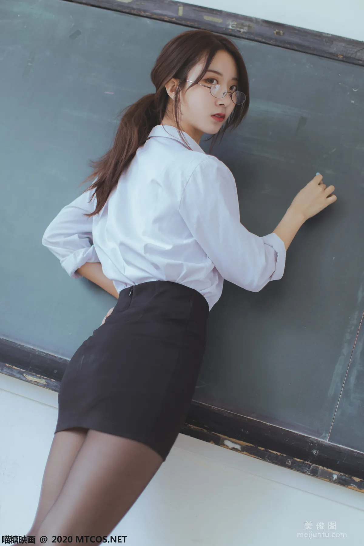 [喵糖映画] VOL.282 OL制服 写真集