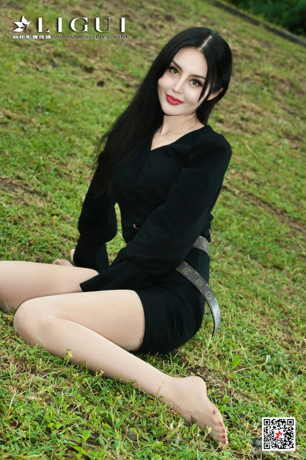 [丽柜Ligui] 凉儿 《黑衣丝袜女郎》 写真集