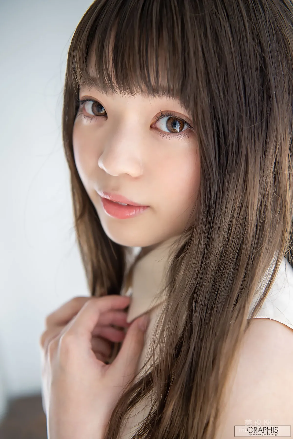 [Graphis] First Gravure 初脱ぎ娘 No.169 槙いずな(槙泉奈) 写真集