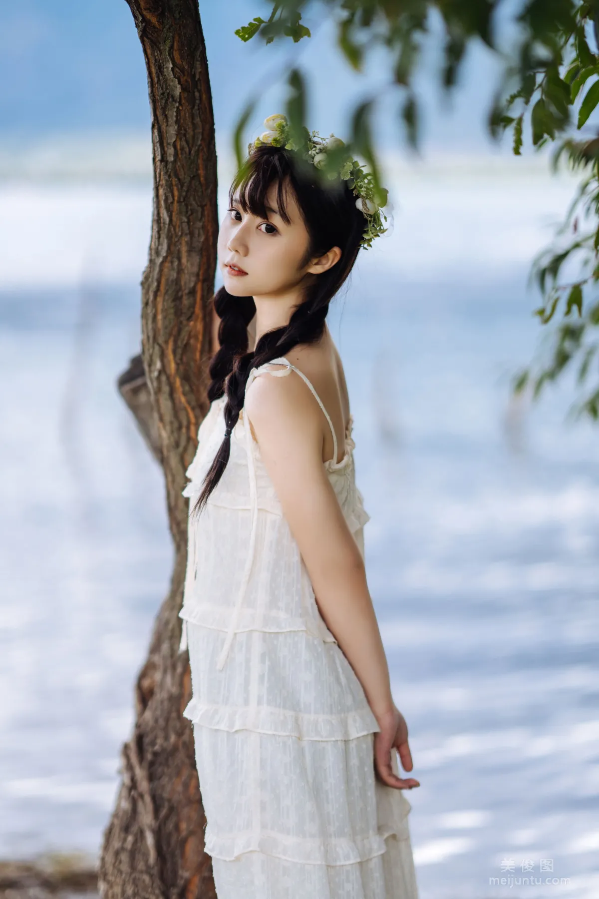 [COS福利] 微博福利姬镜酱 《静夏之花环女孩》 写真集