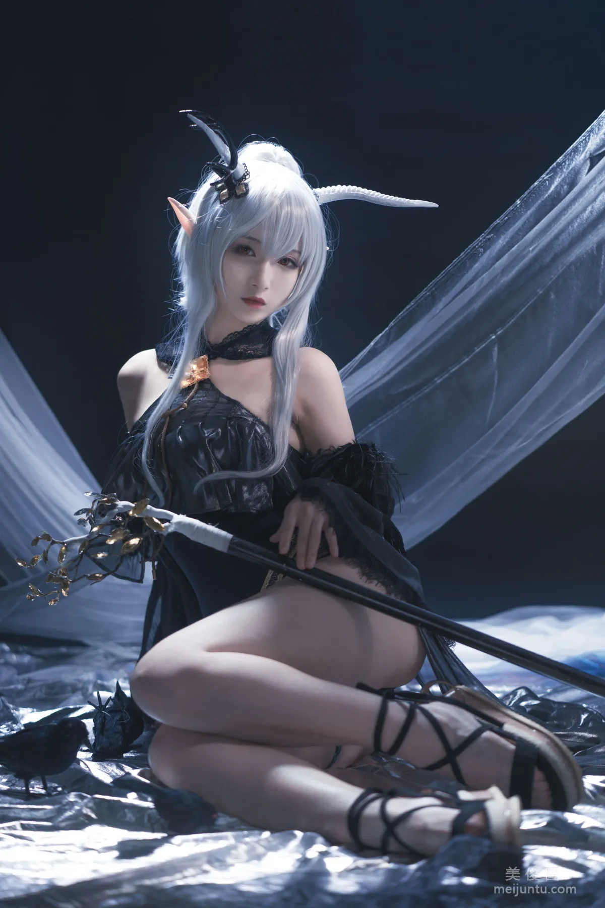 [COS福利] 动漫博主铁板烧鬼舞w 《闪灵》 写真集