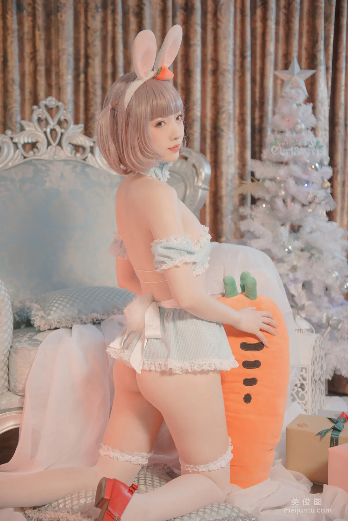 [COS福利] 大胸萌妹妖少you1 《雪兔》 写真集