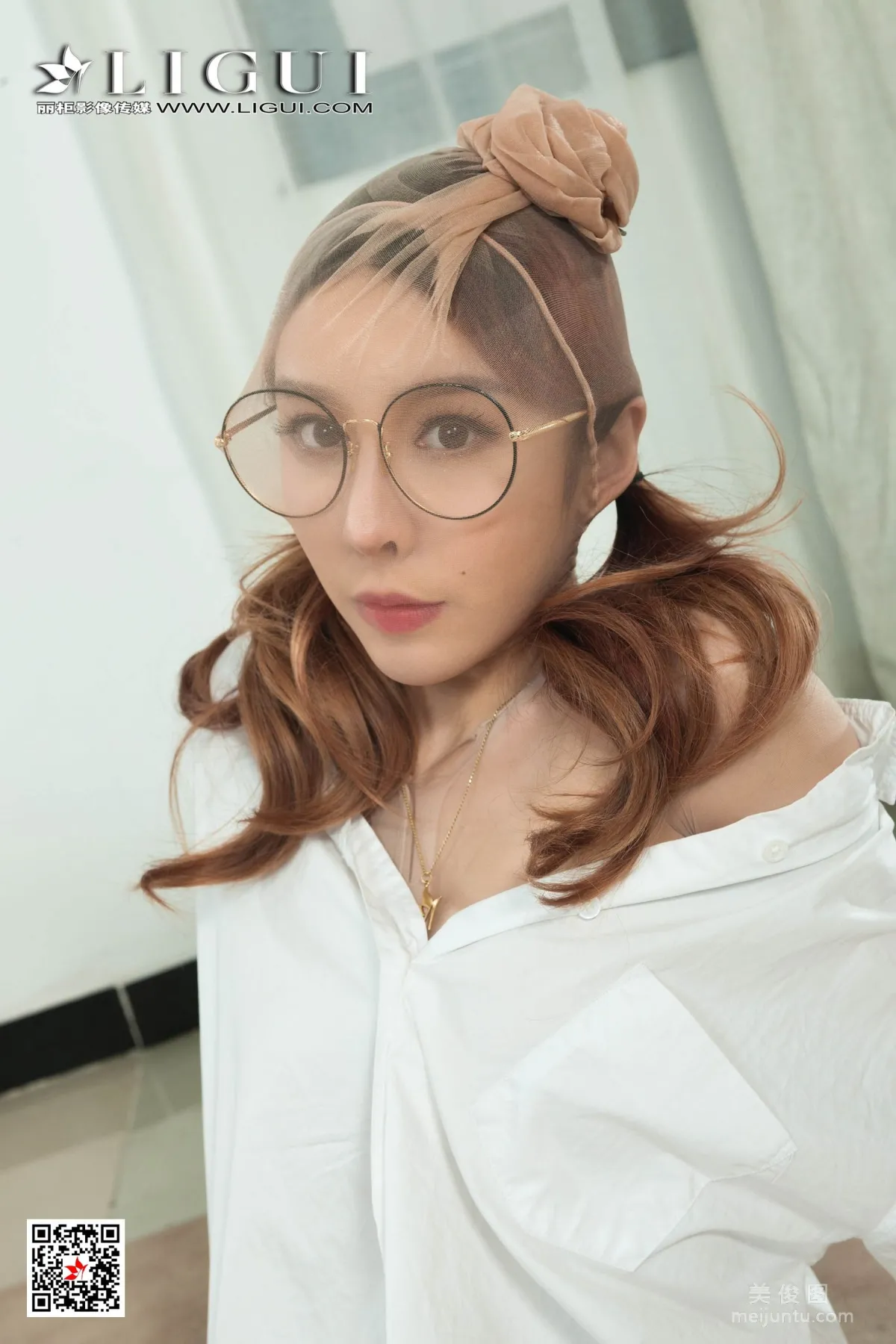 [丽柜Ligui] 兔子 《白衬衫眼镜娘》 写真集