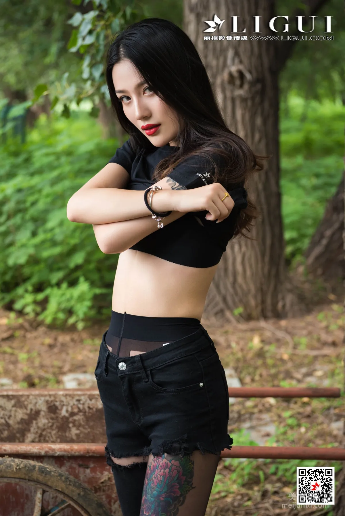 [丽柜Ligui] Model 甜甜 - 户外黑丝人体