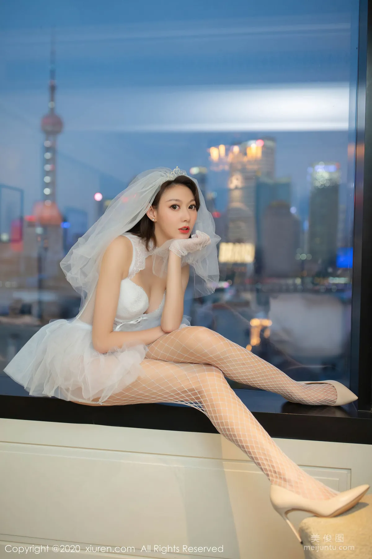 [秀人XIUREN] No.2328 艺轩 - 唯美曼妙婚纱系列