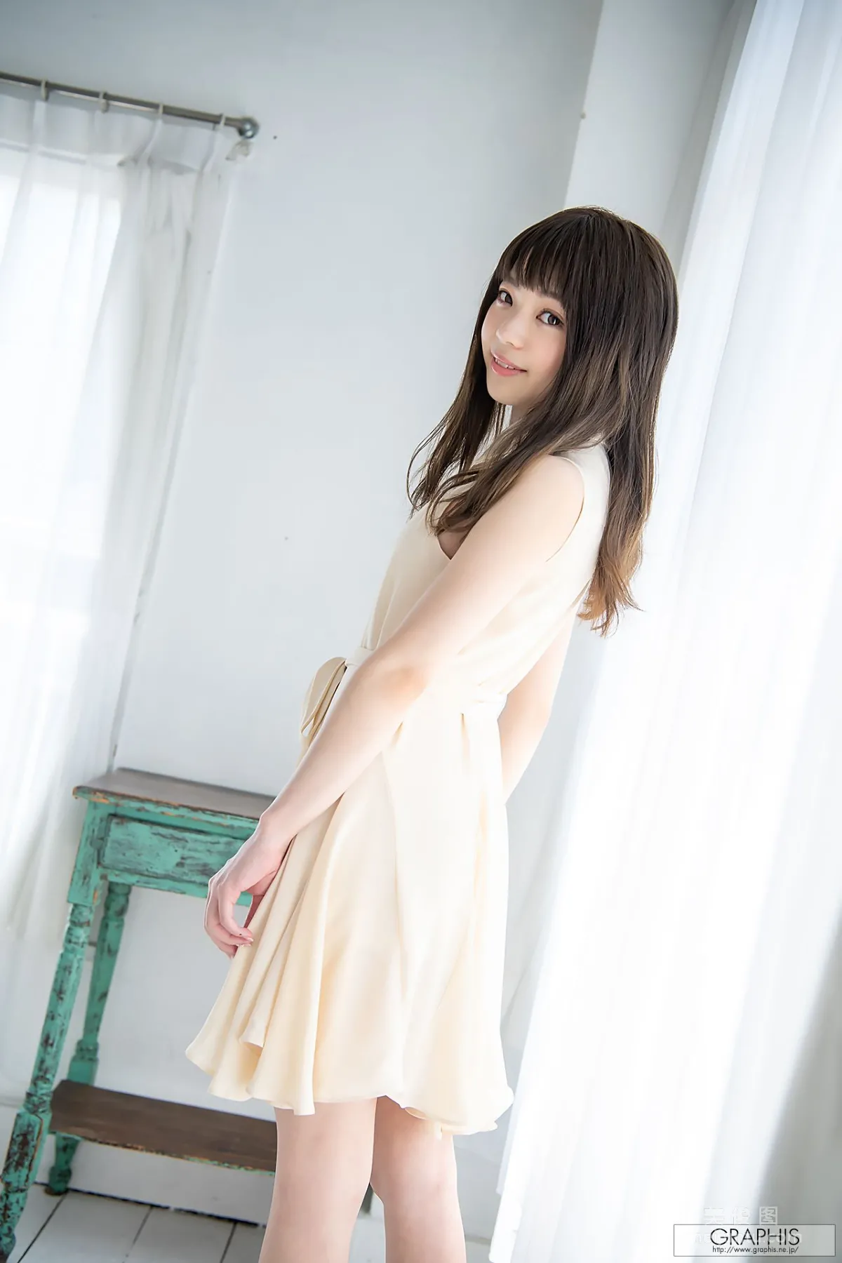 [Graphis] First Gravure 初脱ぎ娘 No.169 槙いずな(槙泉奈) 写真集