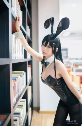 动漫博主爱老师_PhD 《兔女郎学姐》 写真集