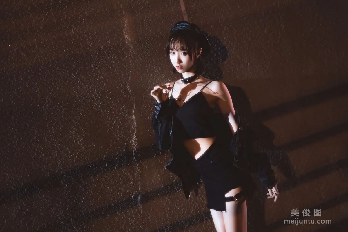 [Cosplay] 木绵绵OwO - 室外短裙 写真集