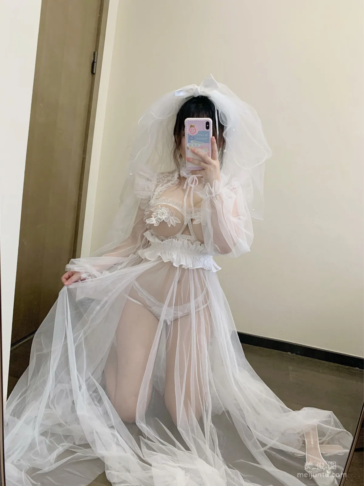 [Cosplay] 蜜桃少女是依酱呀 - 花嫁 写真集