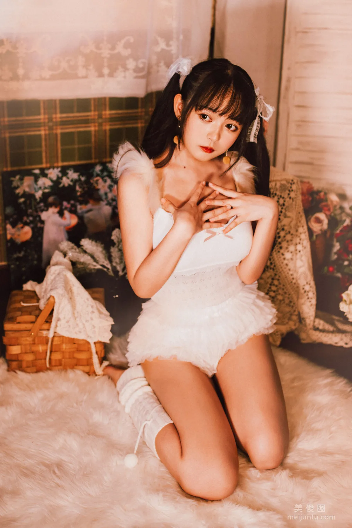 [Cosplay] 大眼萌妹黑猫猫OvO - 白色双马尾