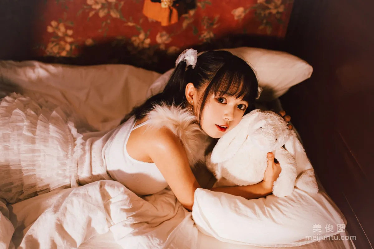 [Cosplay] 大眼萌妹黑猫猫OvO - 白色双马尾