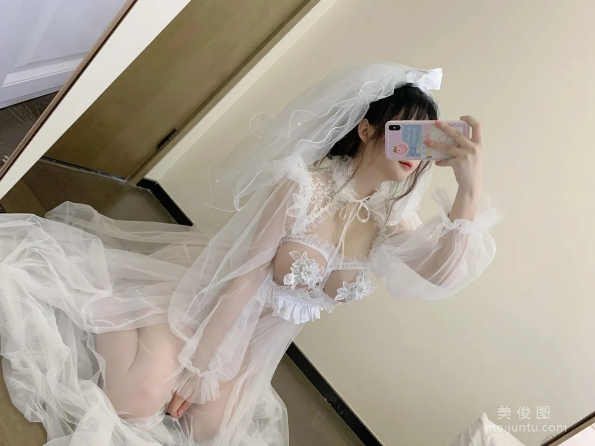 [Cosplay] 蜜桃少女是依酱呀 - 花嫁 写真集