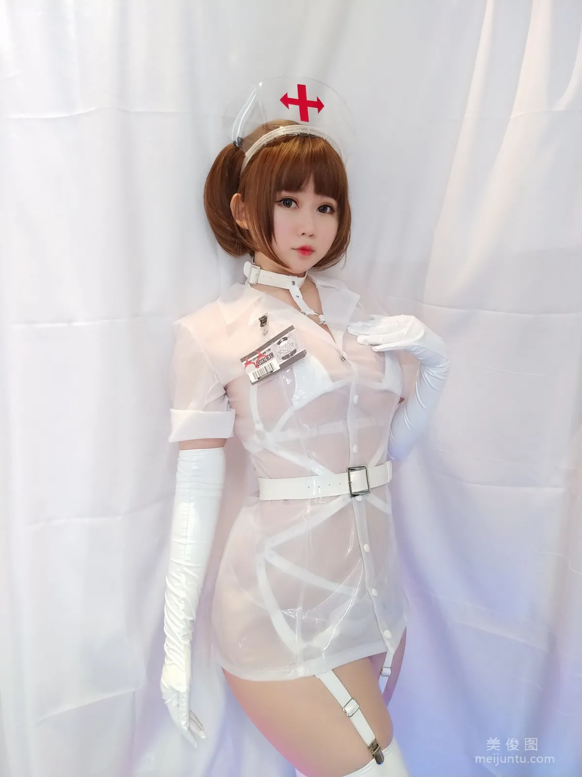 [Cosplay] 蜜桃少女是依酱呀 - 专属护士