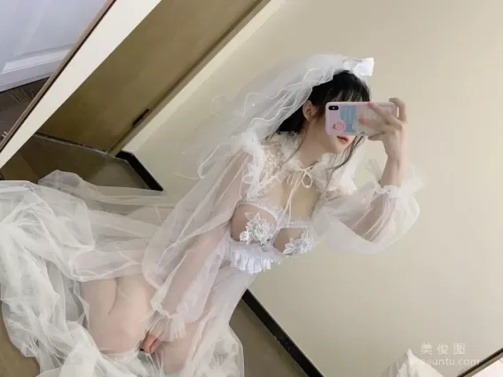 [Cosplay] 蜜桃少女是依酱呀 - 花嫁 写真集