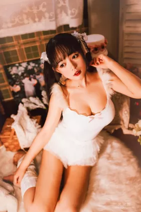 [Cosplay] 大眼萌妹黑猫猫OvO - 白色双马尾