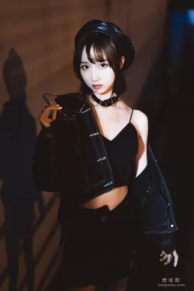 [Cosplay] 木绵绵OwO - 室外短裙 写真集