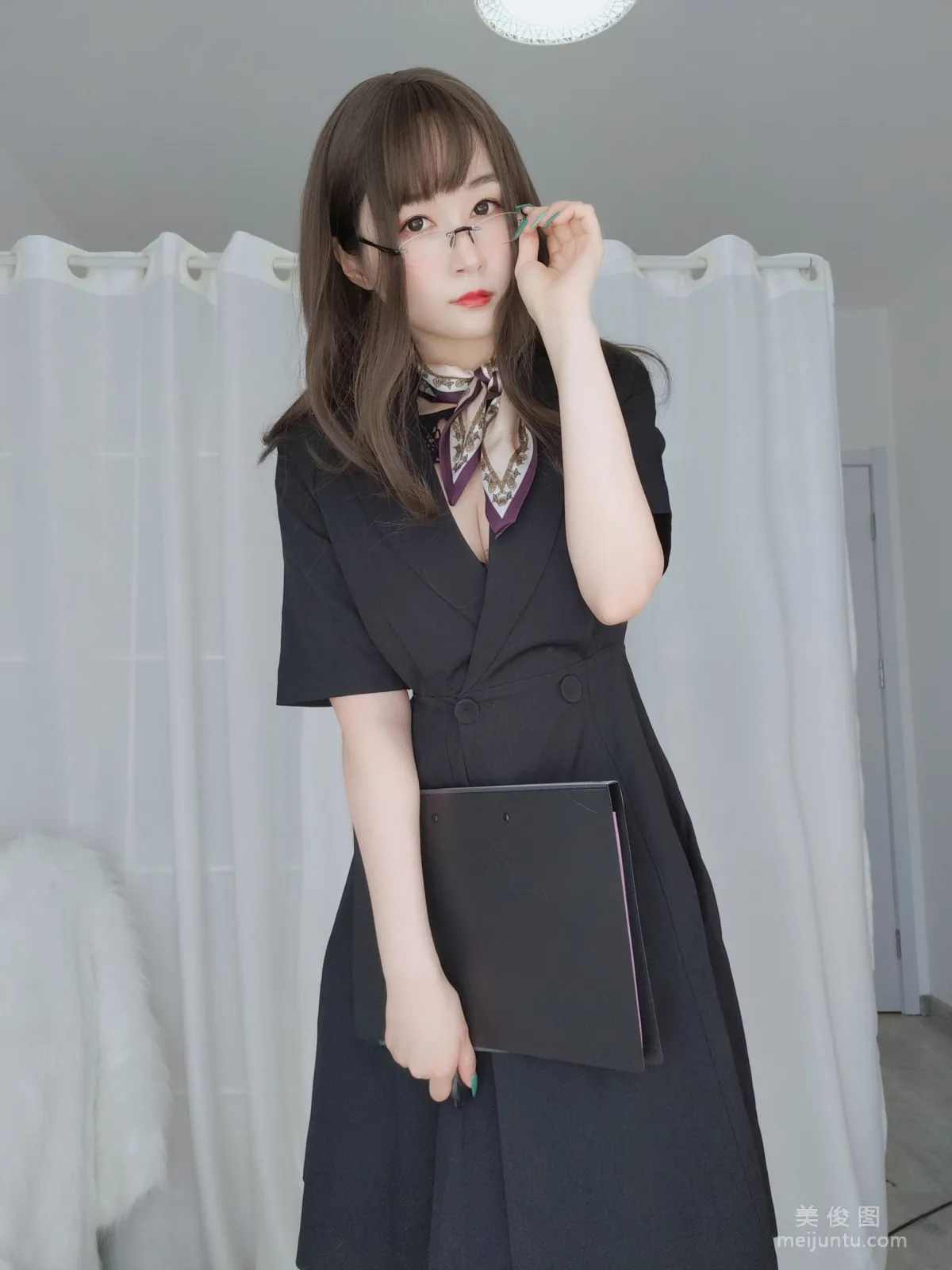 [Cosplay] Coser小姐姐白银 - OL下的内衣 写真集