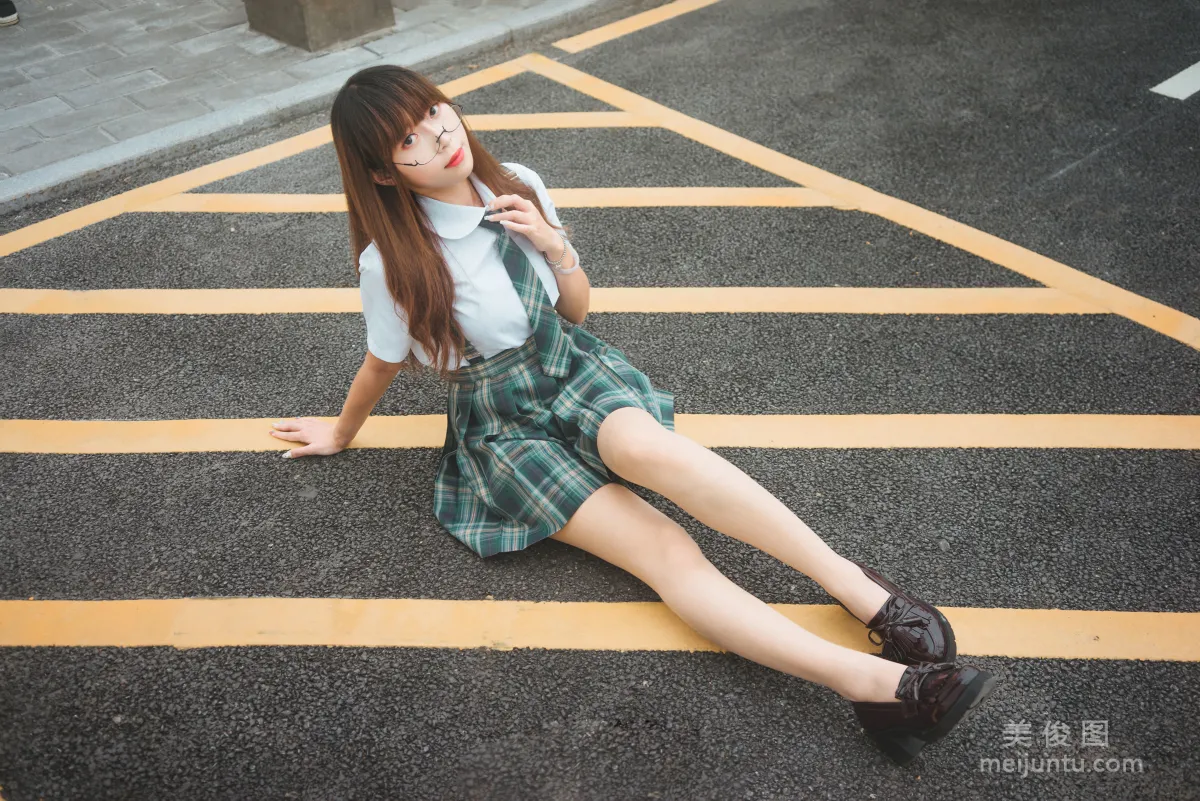 [网红COSER] 动漫博主Money冷冷 - JK 写真集