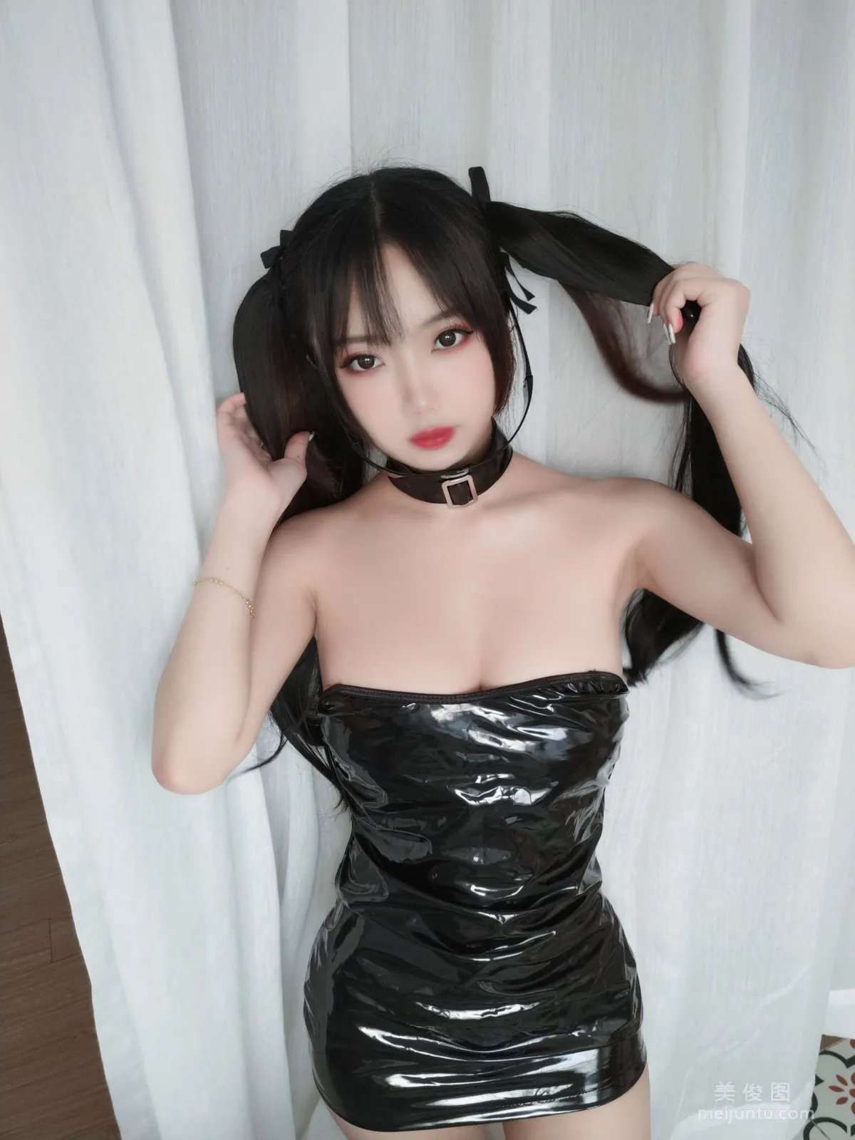 [网红COSER] 白嫩美少女鬼畜瑶 - 胶衣 写真集