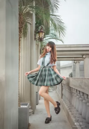 [网红COSER] 动漫博主Money冷冷 - JK 写真集
