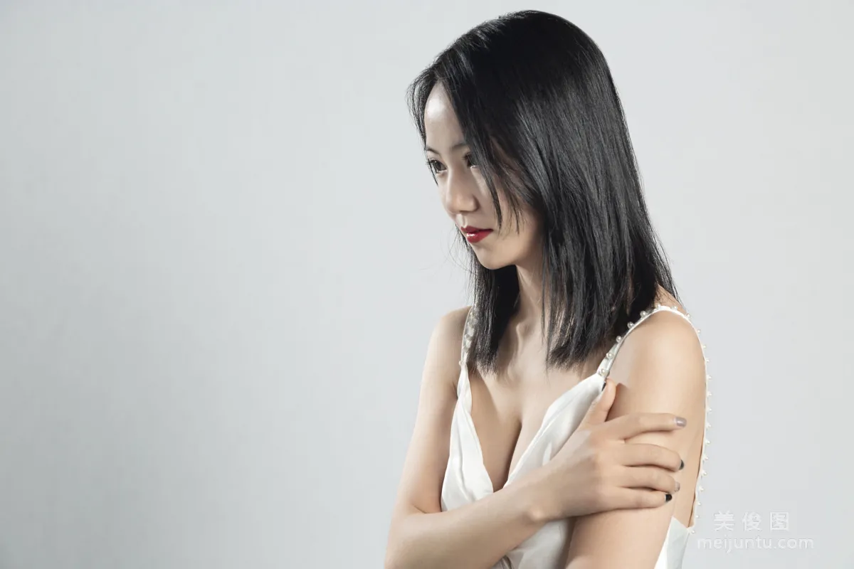 [奈丝] NO.008 小啊刀 - 柔和纯色#黑与白