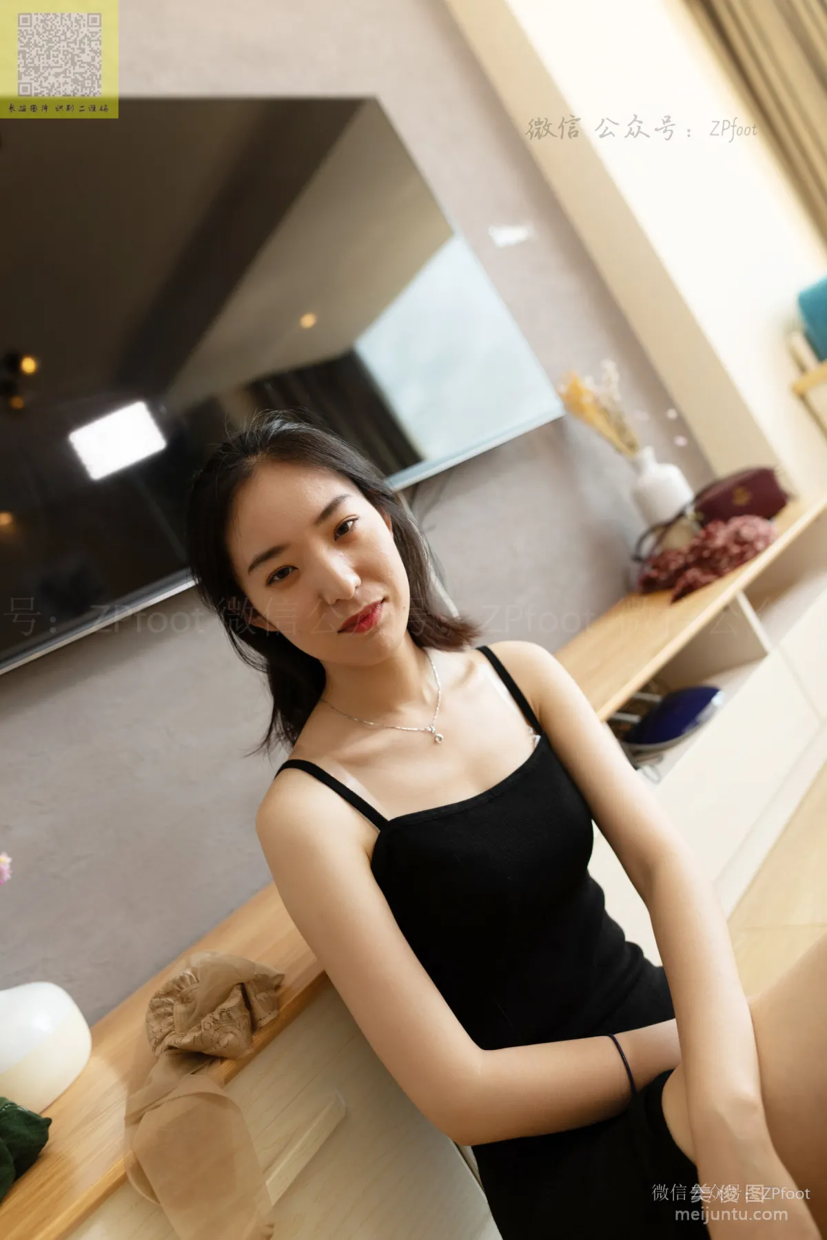 [山茶摄影LSS] NO.120 学妹性感筒袜 写真套图
