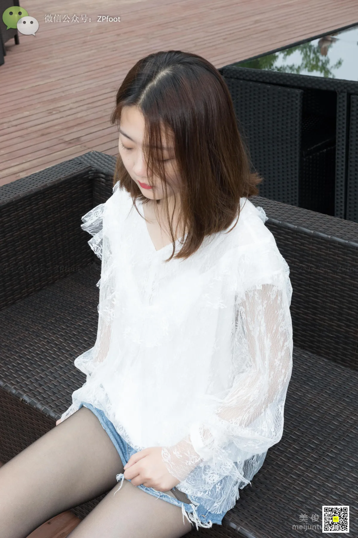 [山茶摄影LSS] NO.016 sale的黑丝嫩足 写真套图