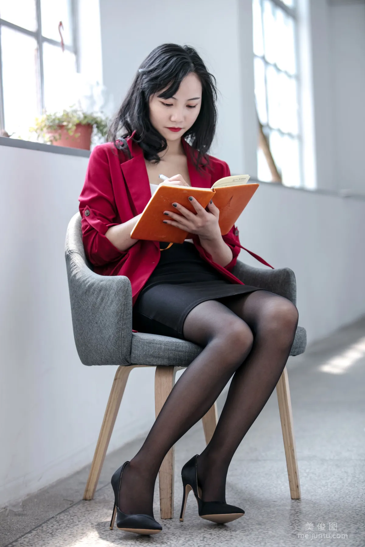 [奈丝] NO.087 小啊刀 - 通勤Office Lady