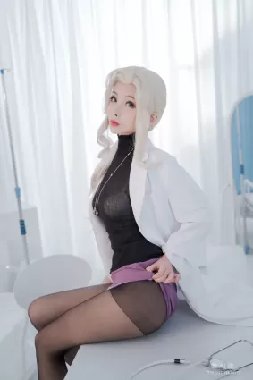 [网红COSER] rioko凉凉子 - 透视装的校医大姐姐