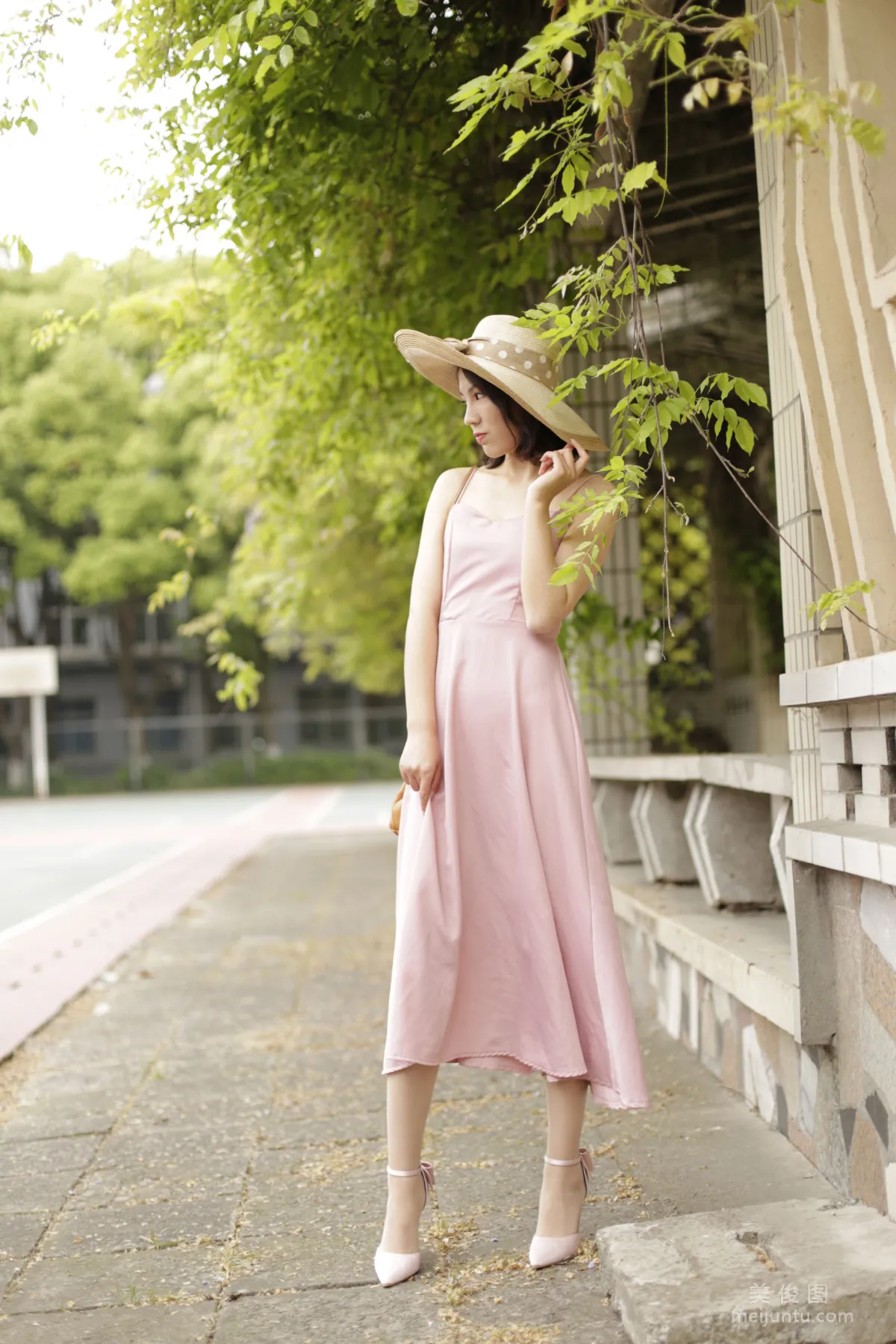 [奈丝] NO.105 成希 - 露背系带度假长度