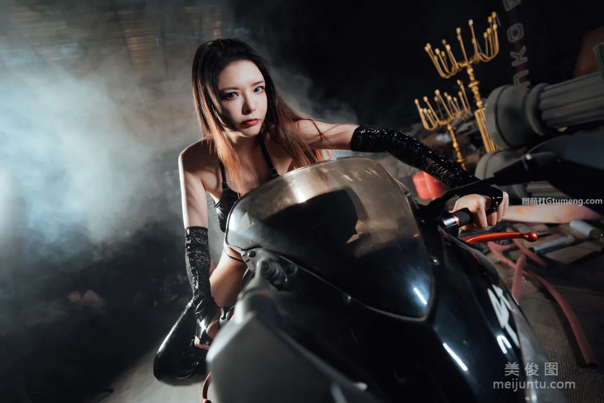 [Cosplay福利] 秋和柯基(夏小秋秋秋) - 机魂肚兜