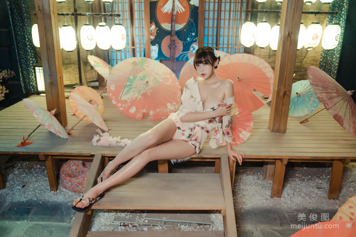 [网红COSER写真] 萌妹奈汐酱nice - 老板娘 4.0