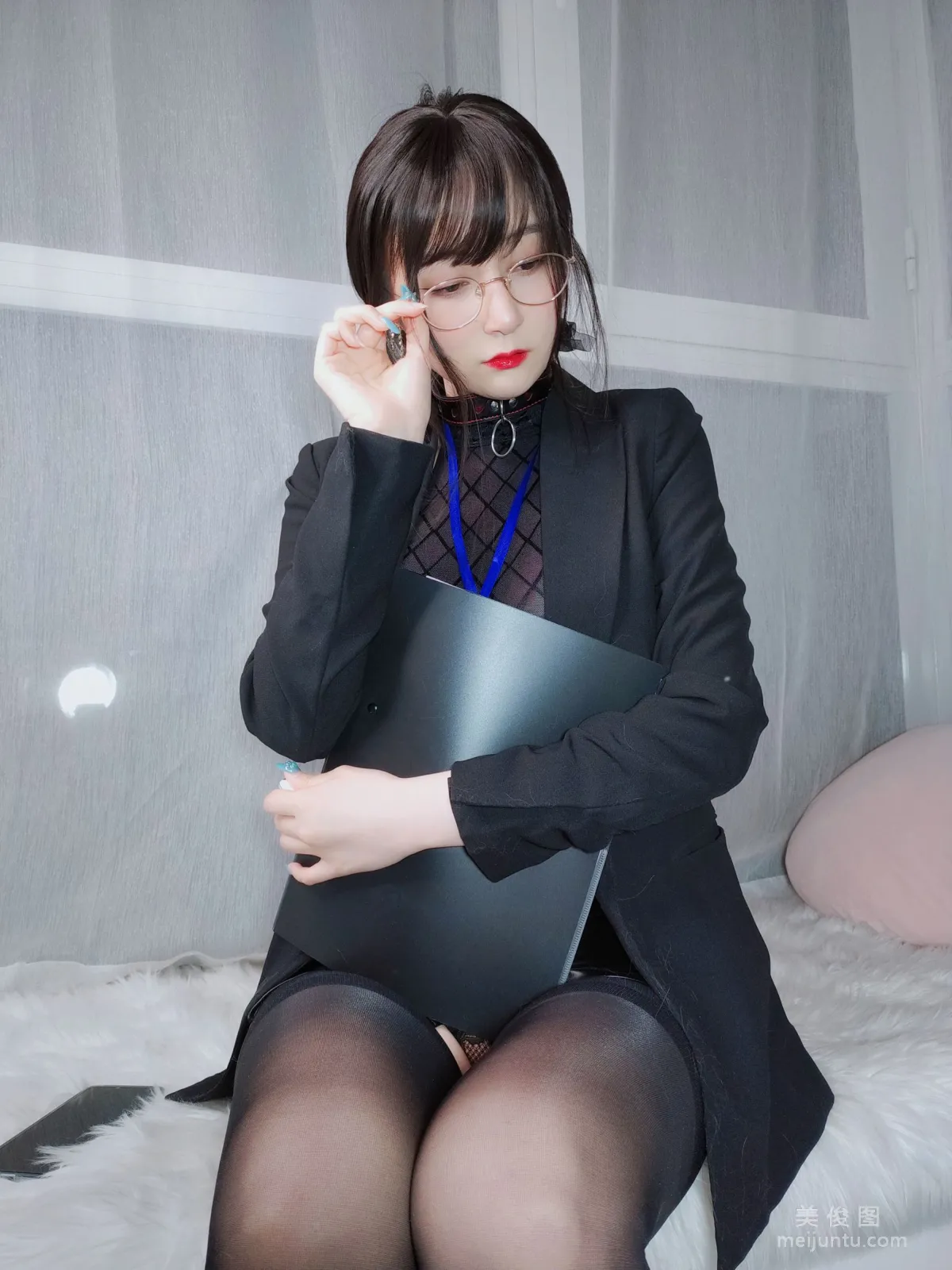 [网红写真] Coser小姐姐白银 - 黑丝情趣 套图