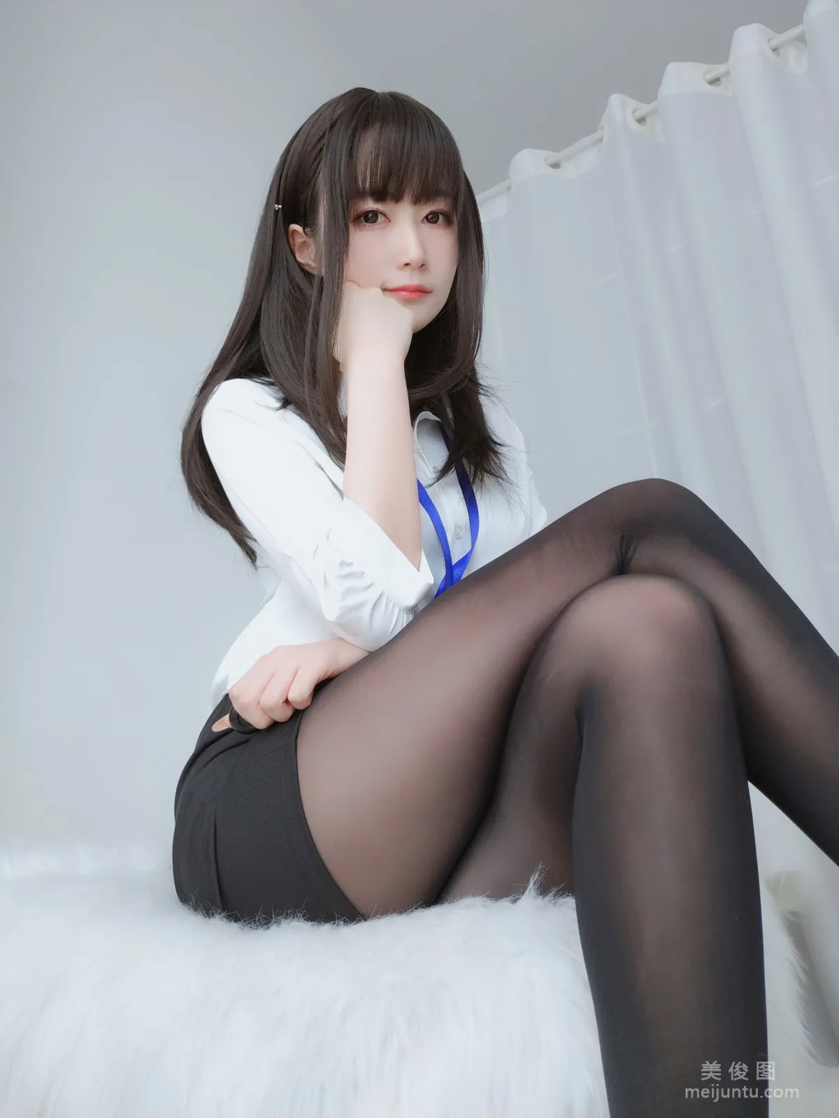 [Cosplay] Coser小姐姐白银 - 制服 写真套图