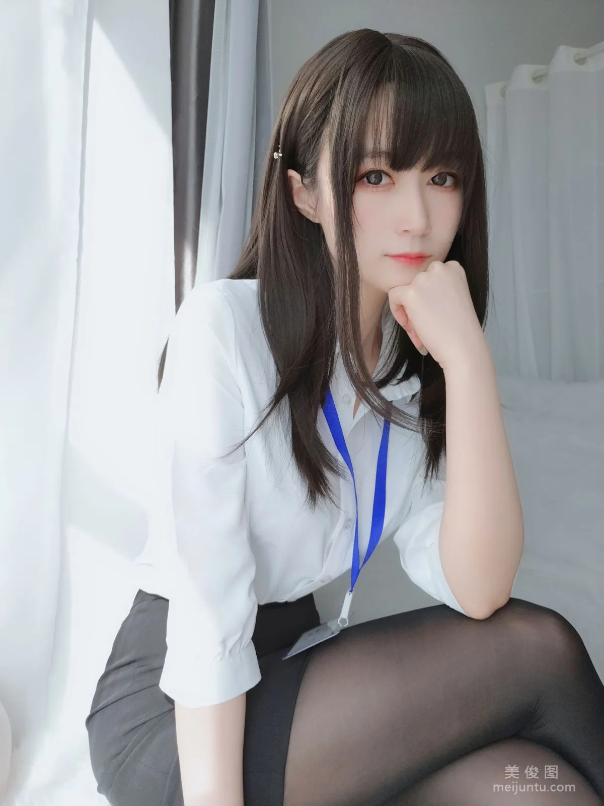 [Cosplay] Coser小姐姐白银 - 制服 写真套图