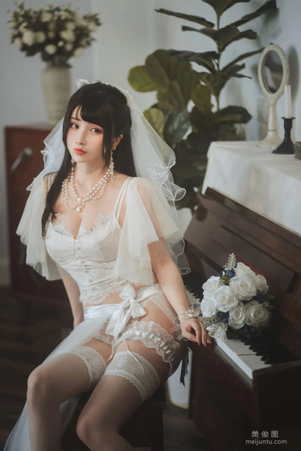 [网红COSER写真] rioko凉凉子 - 透明婚纱