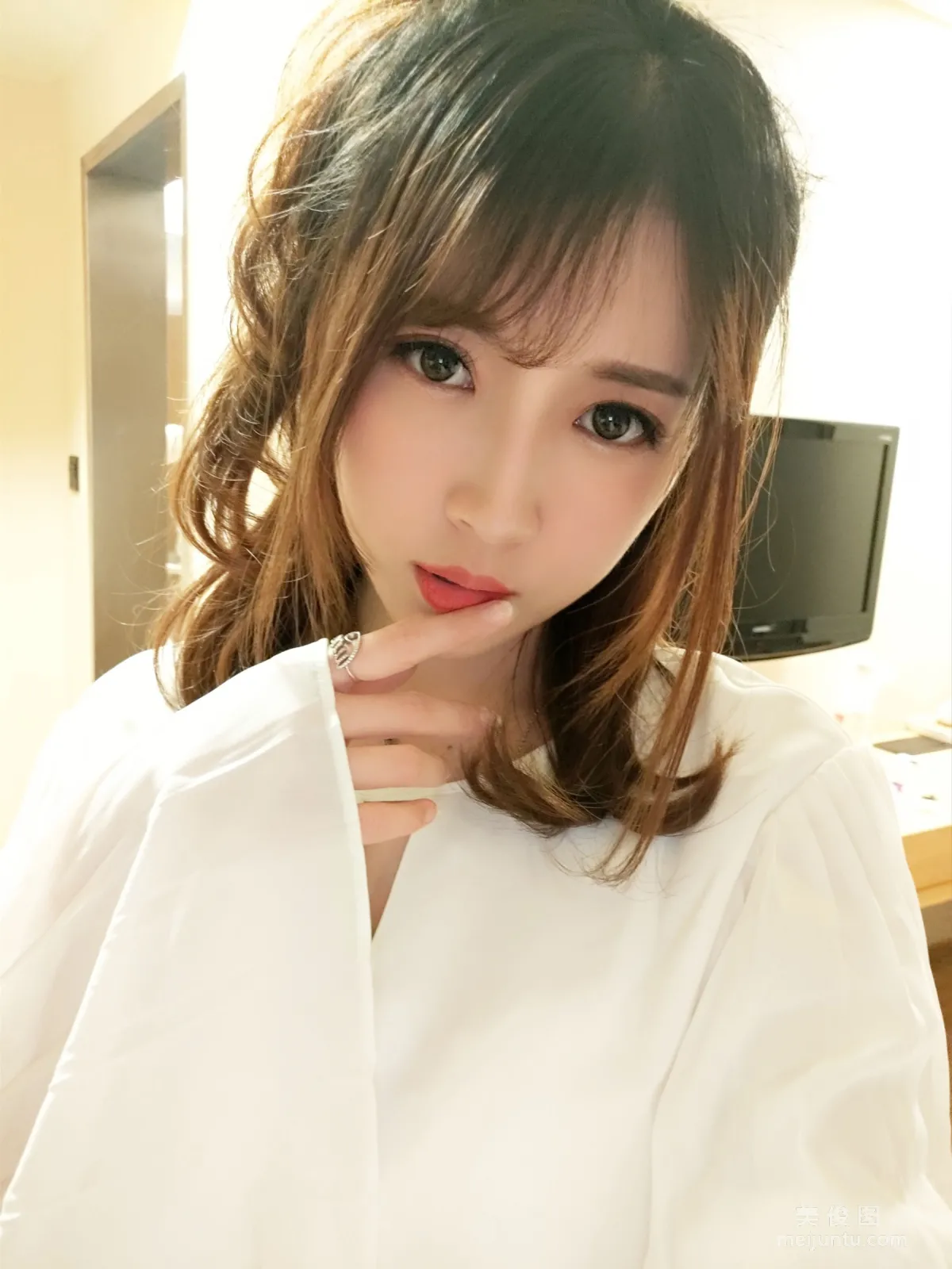 斗鱼主播小女巫露娜 - OL风肤色连裤袜