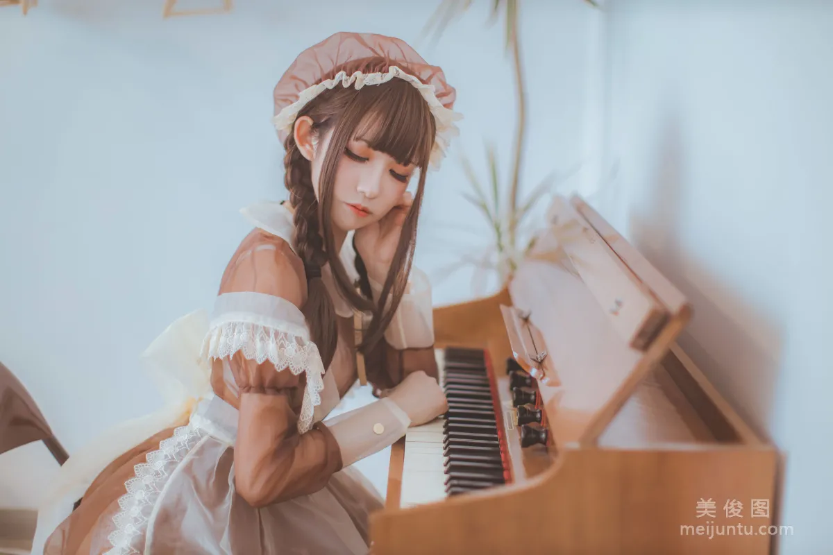 [网红COSER写真] 衣衣 - 透明女仆