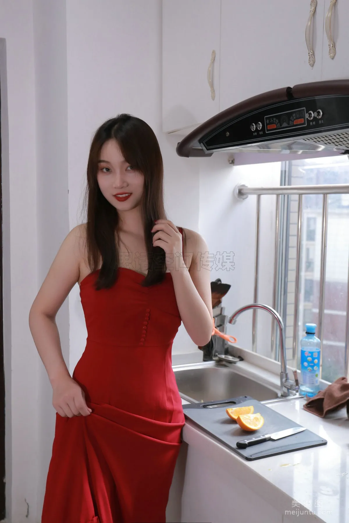 [思话SiHua] SH180 维妮 - 偷偷脱丝袜的维妮