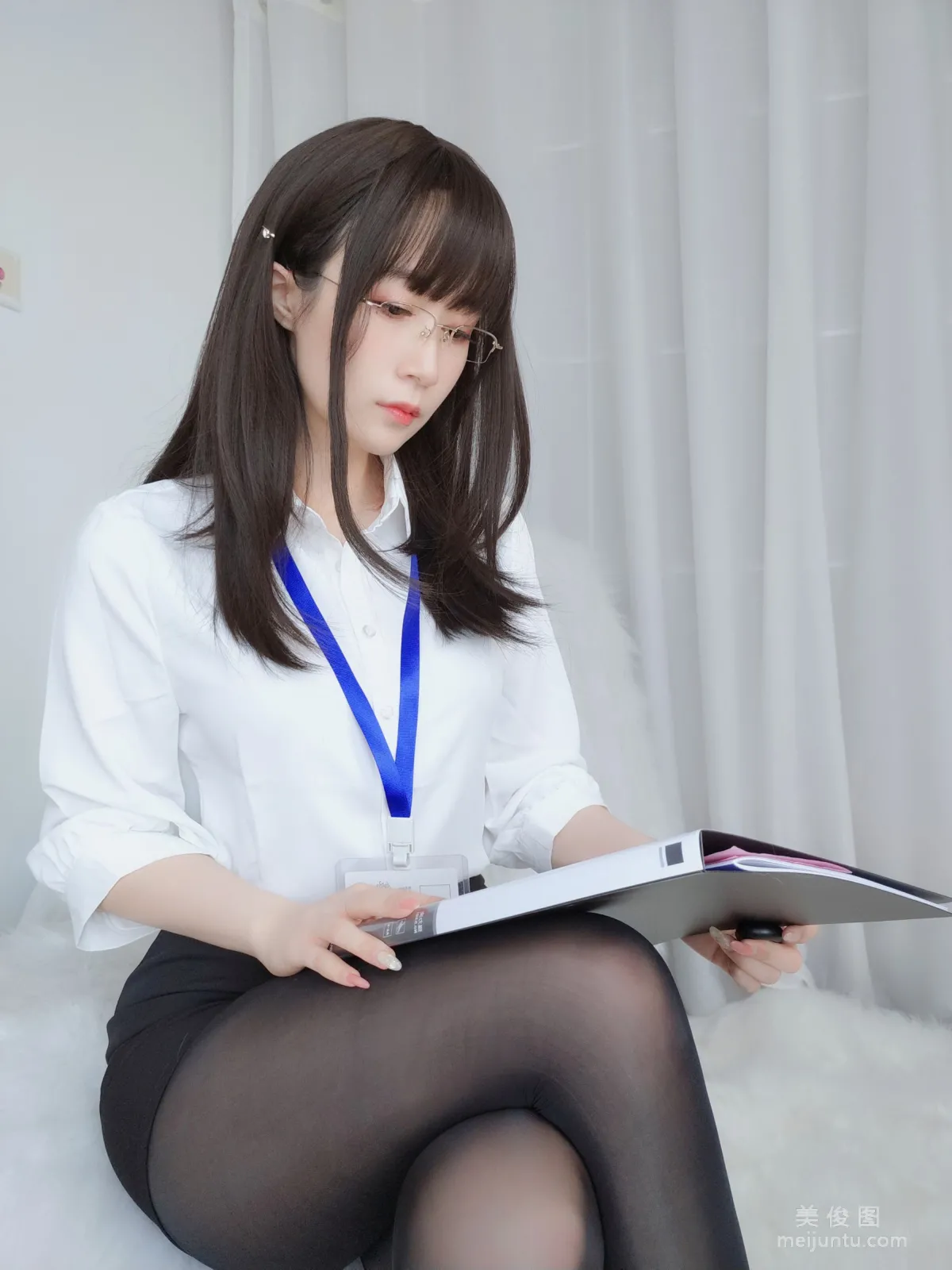 [Cosplay] Coser小姐姐白银 - 制服 写真套图