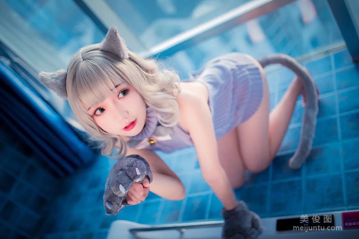 [网红COSER] 萝莉福利真央Mao - 露背毛衣