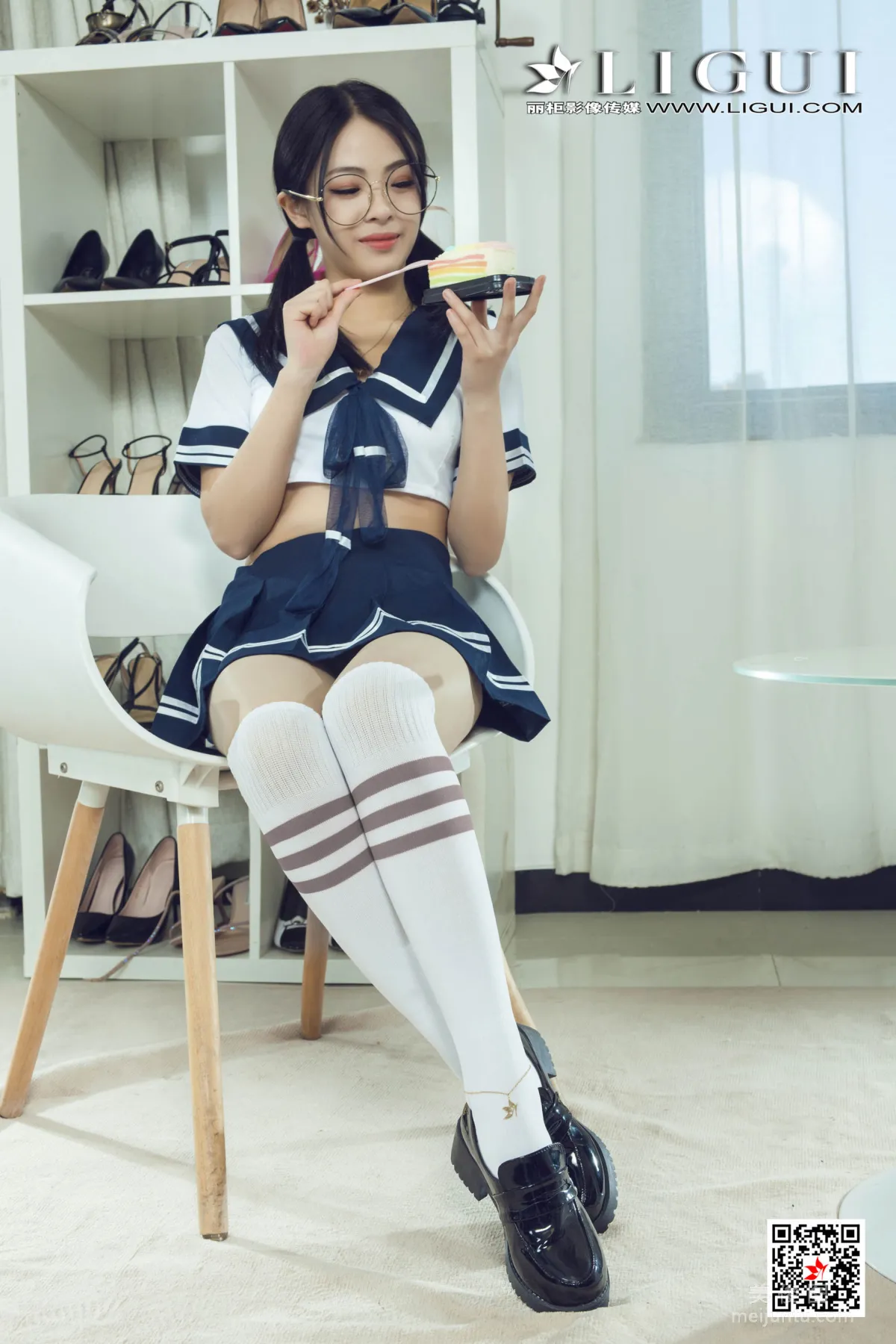 [丽柜Ligui] Model 潘潘 - 眼镜娘JK制服丝足